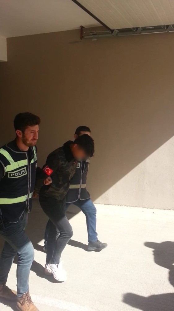 Kendilerini Polis Olarak Tanıtıp, Vatandaşı 100 Bin Tl Dolandırdılar