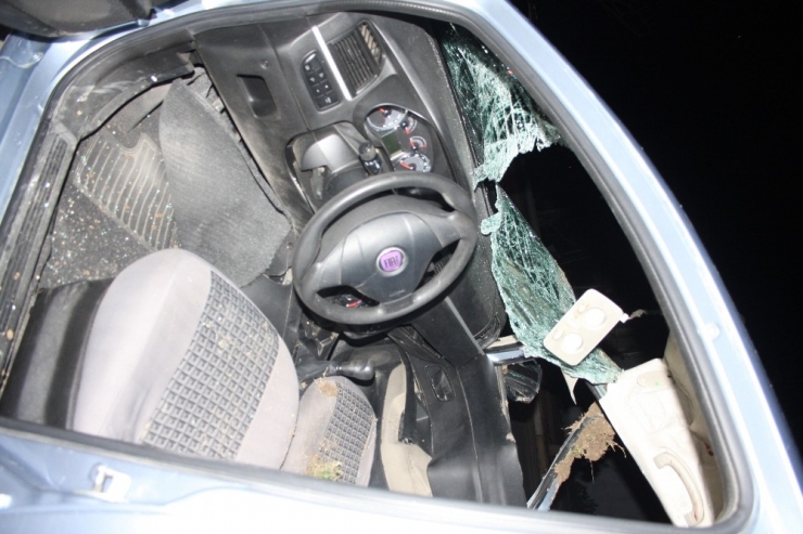 Yoldan Çıkan Otomobil Aydınlatma Direğine Çarptı: 1 Yaralı