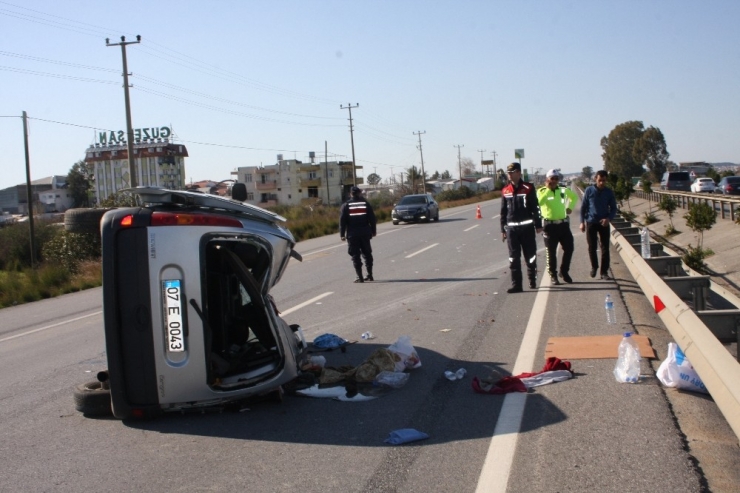 Devrilen Araç Çelik Bariyerlere Çarparak Durabildi: 2 Yaralı