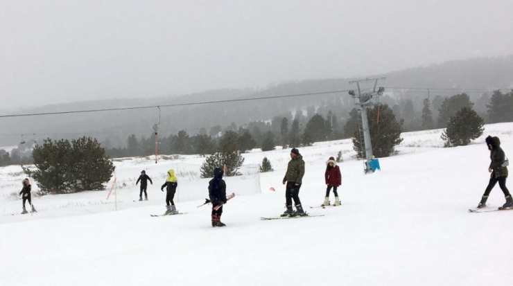 Ardahan’da “1 Çocuk 1 Dünya Projesi” Kapsamında Öğrenciler İçin Yalnızçam Kayak Merkezi’nde Etkinlik Düzenlendi