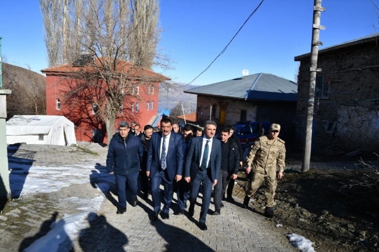 Vali Baruş Hasarlı Evlere Girilmemesi Uyarısında Bulundu