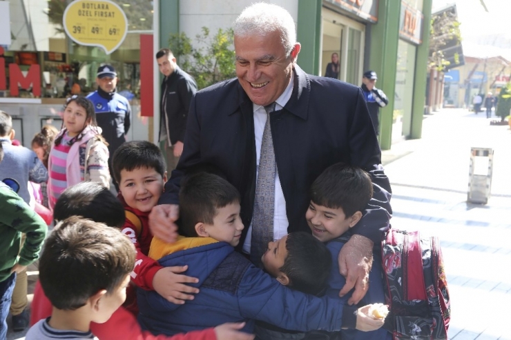 Dalamalı Çocukların Yüzü Başkan Atay İle Güldü