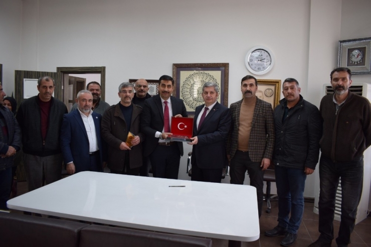 Hizmet-iş Üç Farklı Belediyede Tis İmzaladı