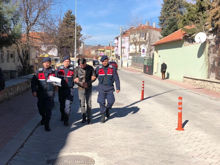 84 Yaşındaki Adamı Jandarma Yüzbaşı Yalanı İle 30 Bin Lira Dolandırdılar