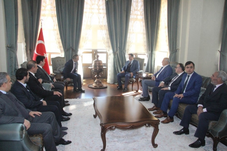 Şeref Malkoç: "Türkiye’de 2 Fay Hattı Var; Biri Depremle İlgili, Diğeri Darbelerle İlgili"