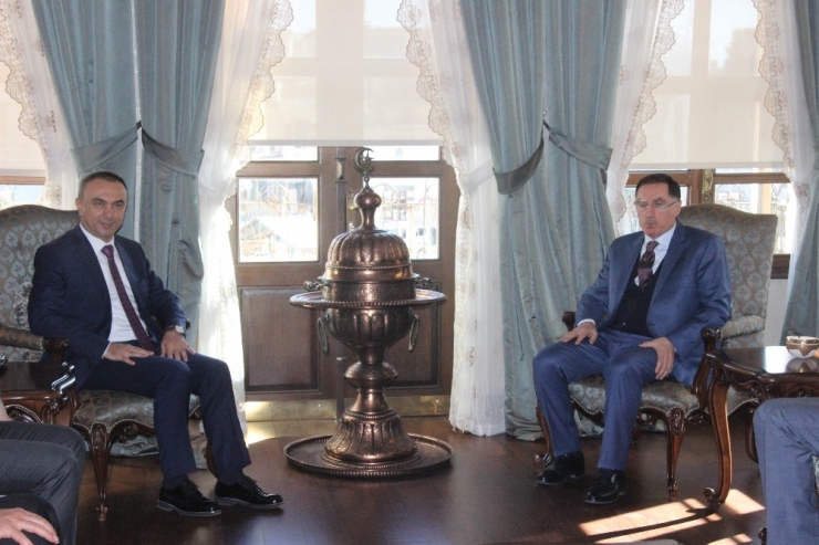 Şeref Malkoç: "Türkiye’de 2 Fay Hattı Var; Biri Depremle İlgili, Diğeri Darbelerle İlgili"