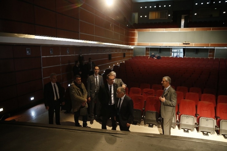 Büyükkılıç’ın Gayretleri İle Devlet Tiyatrosu Kayseri’de
