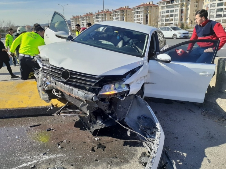 Fenalık Geçiren Sürücü Tem’in Ortasında Ölümden Döndü