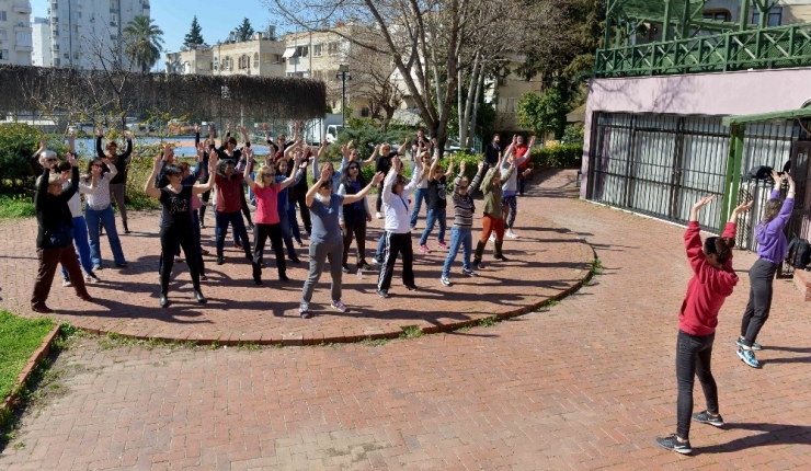 Kadınlar 8 Mart’ta ’Şiddete Hayır’ Demek İçin Dans Edecek