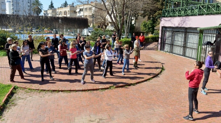 Kadınlar 8 Mart’ta ’Şiddete Hayır’ Demek İçin Dans Edecek
