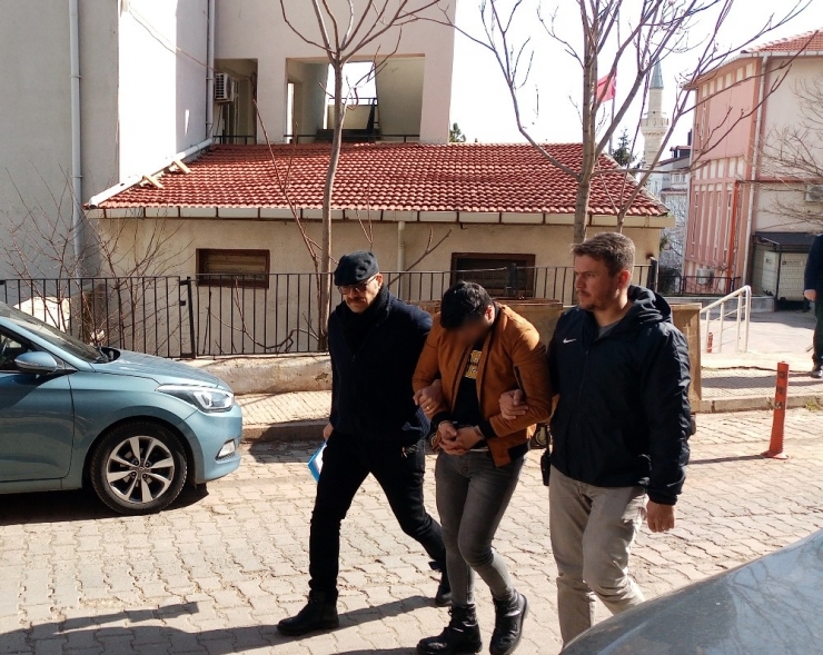 Otomobilden 6 Kaçak Göçmen Çıktı