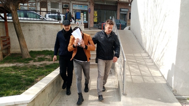 Otomobilden 6 Kaçak Göçmen Çıktı