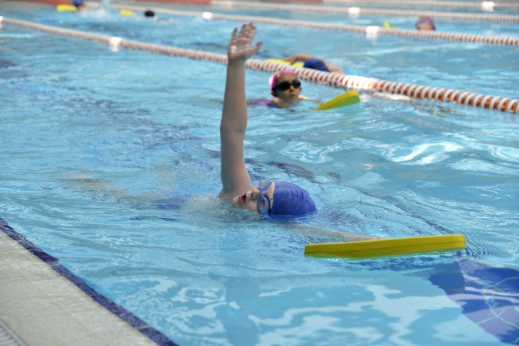 Su Sporları Merkezinde Yüzme Öğrenen Çocuk Sayısı Bin 200’e Ulaştı