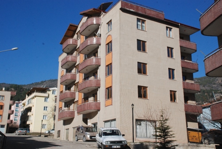 Korkunç Olayın Yaşandığı Binada Kimse Kalmak İstemiyor