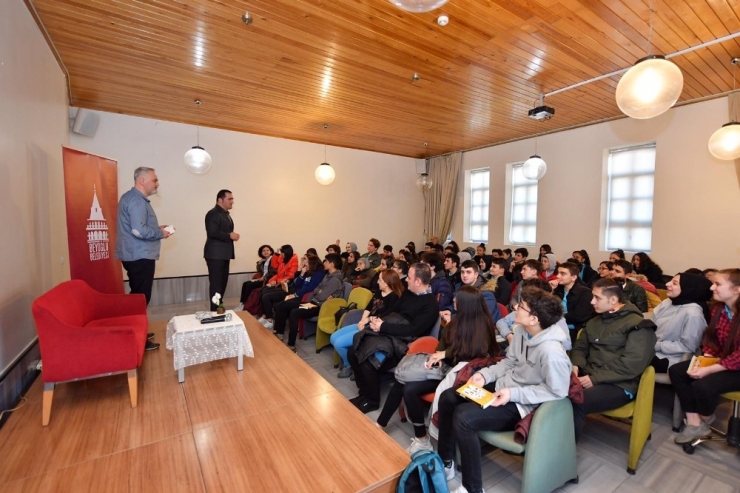 Başkan Yıldız Kırmızı Sedir Söyleşisi’ne Konuk Oldu