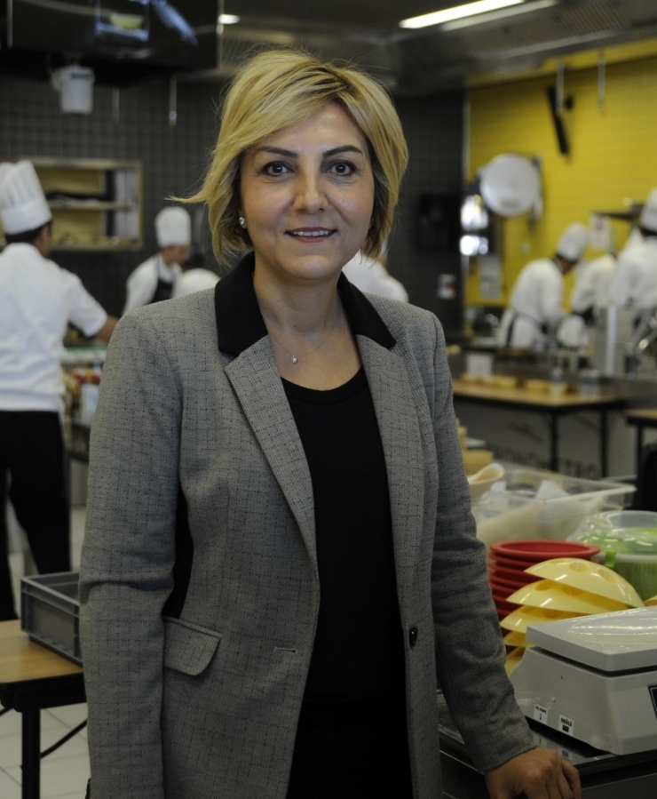 Müberra Ersin: "Koronavirüsün Avrupa’da Özellikle İtalya’da Görülmesi Turizm Sektörünü Negatif Yönde Etkiledi"