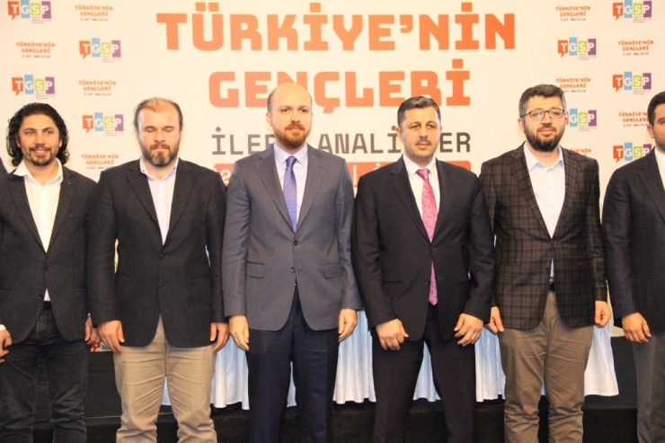 Gençler Mutluluğu Ailede Buluyor