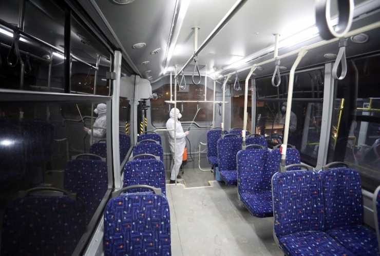 Van’da Korona Virüse Karşı Toplu Taşıma Araçlarını İlaçlıyor