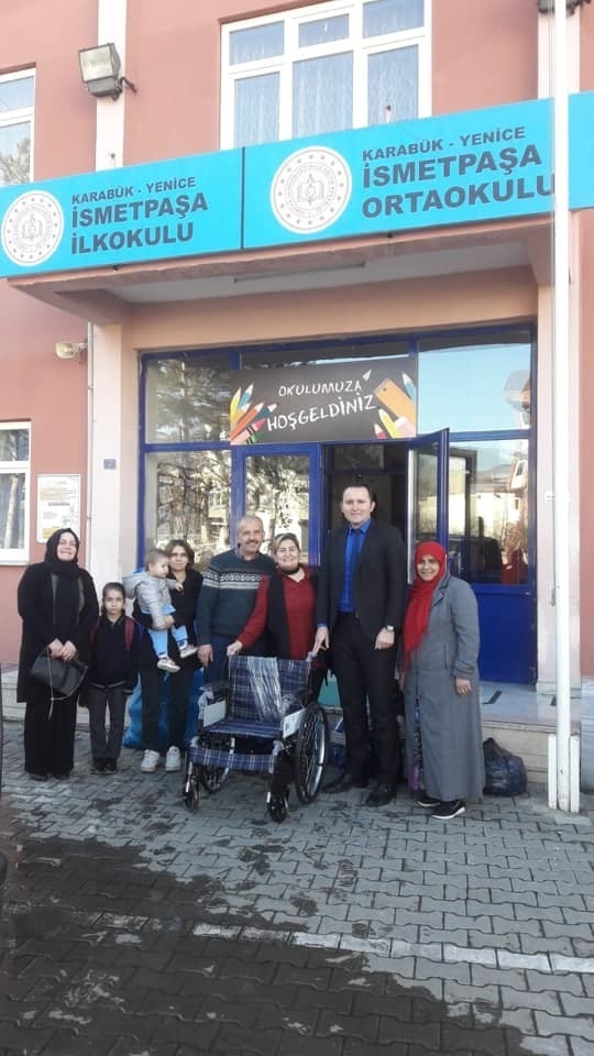 Kapakları Topladılar, Tekerlekli Sandalyeyi Aldılar