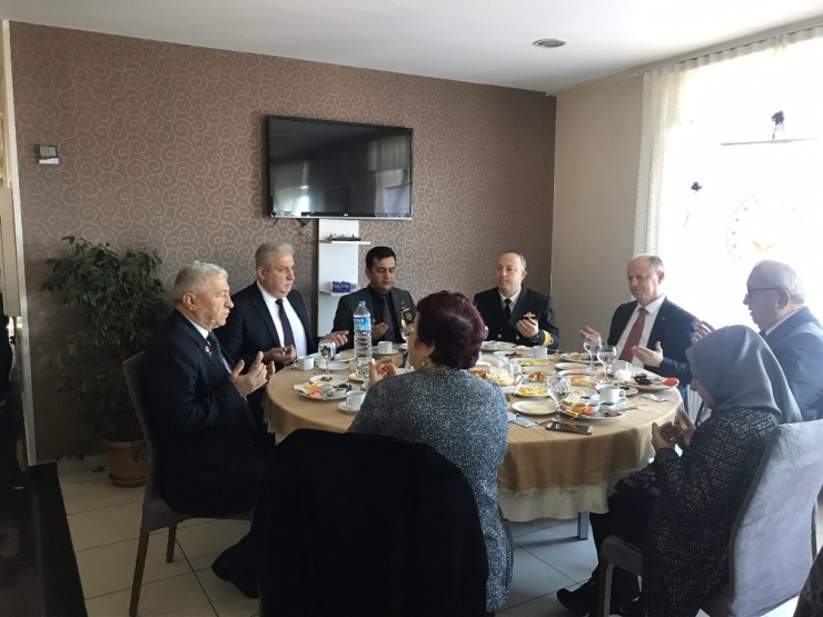 Şehit Yakınları Ve Gazilerle Kahvaltıda Buluştular