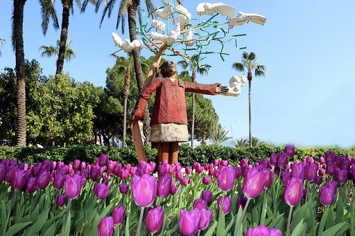 Alanya’da Yeşil Alanlar Renklendiriliyor