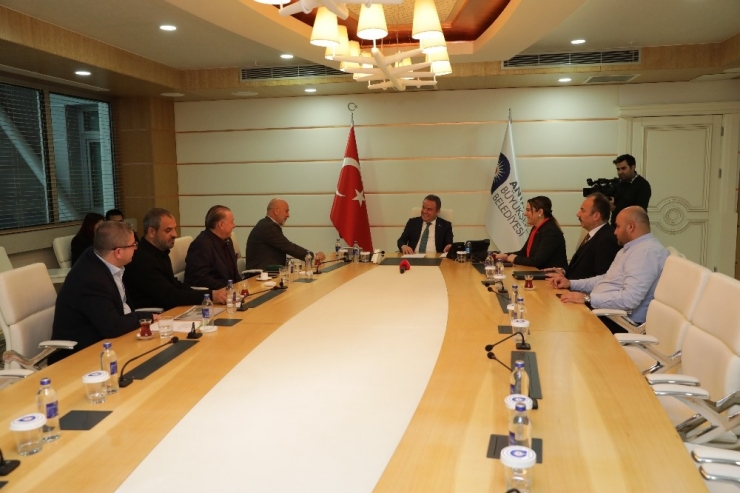 Başkan Böcek Alanyaspor Ve Taraftarı İçin Marş Yaptırdı