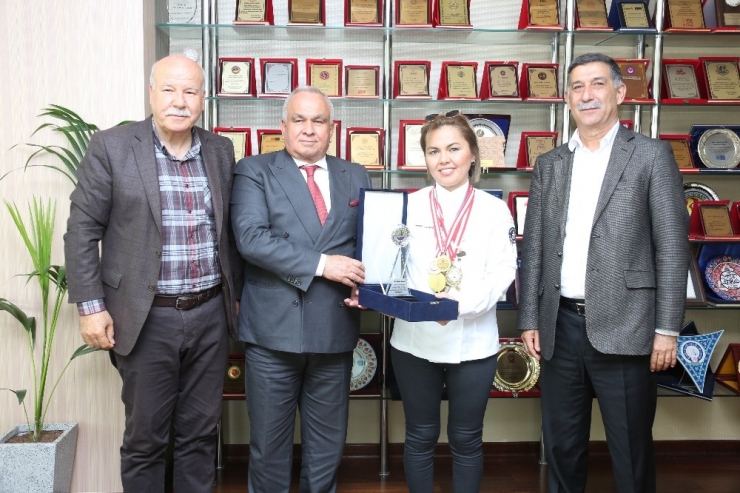 Şampiyon Aşçıdan Başkan Tollu’ya Ziyaret