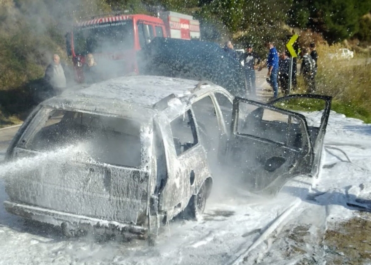 Balıkesir’de Yabancı Plakalı Araç Yandı