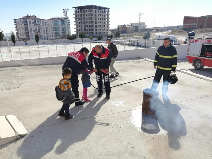 Sivil Savunma Gününde İtfaiyeden Yangın Tatbikatı