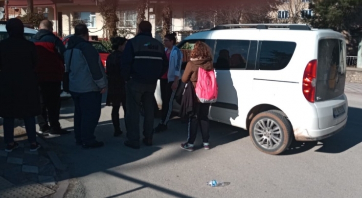 Bilecik’te Kamyonetin Bisiklete Çarpması Sonucu 1 Kişi Yaralandı