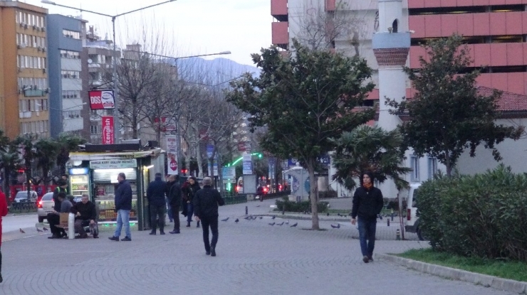 Bursa’da Şiddetli Lodos Hayatı Olumsuz Etkiledi