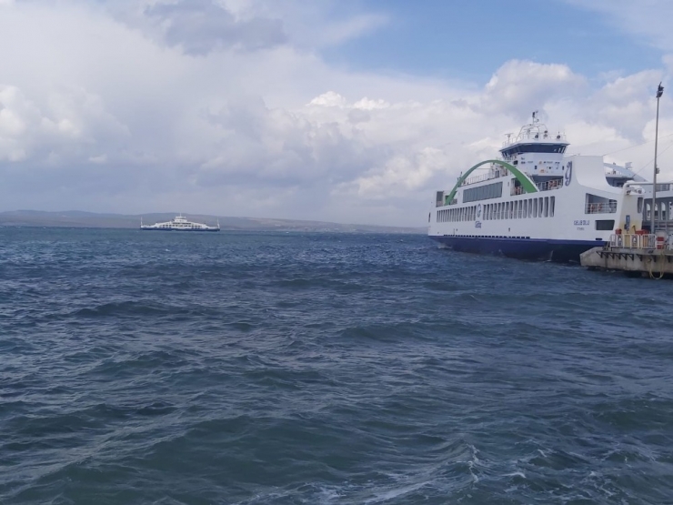 Lapseki İskelesi Doldu Feribotlar Denizde Mahsur Kaldı