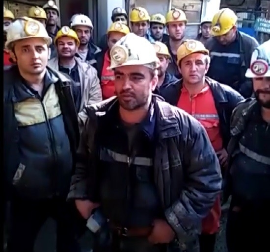 Arkadaşlarının İşten Çıkarılmasını Kabullenmeyen İşçiler Kendini Maden Ocağına Kapattı