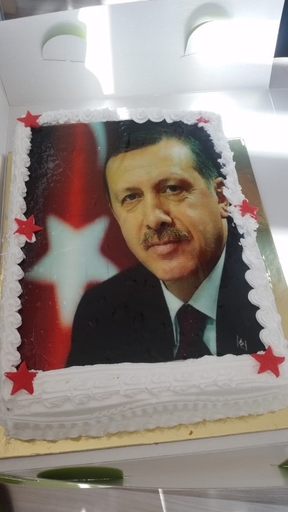 Kimsesiz Çocuklardan Evlat Nöbetindeki Ailelere Teşekkür