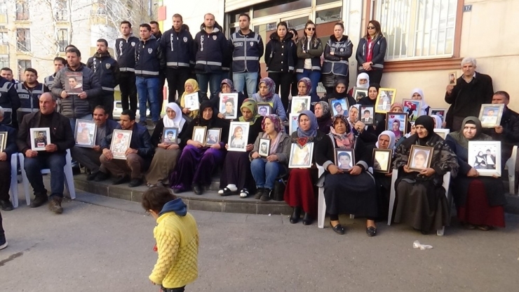 11 Ailenin Evladına Kavuşması, Hdp Önündeki Aileleri Umutlandırdı