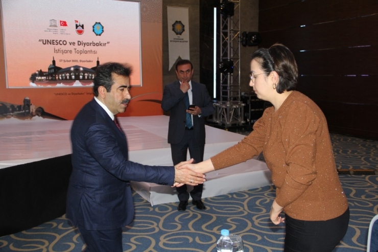 Vali Güzeloğlu: "Diyarbakır, Yaşadığımız, Geride Bıraktığımız Tüm Tarihin Bir Özetidir"