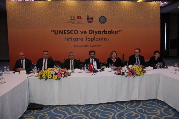 Vali Güzeloğlu: "Diyarbakır, Yaşadığımız, Geride Bıraktığımız Tüm Tarihin Bir Özetidir"