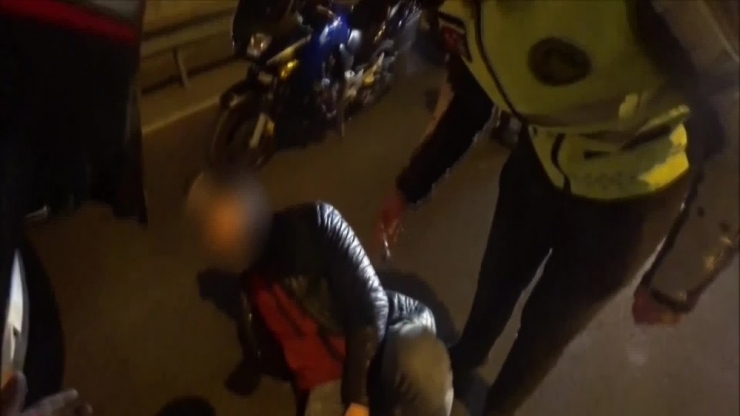 E-5 Kara Yolunda Kazazedeye Yardım Seferberliği Kamerada