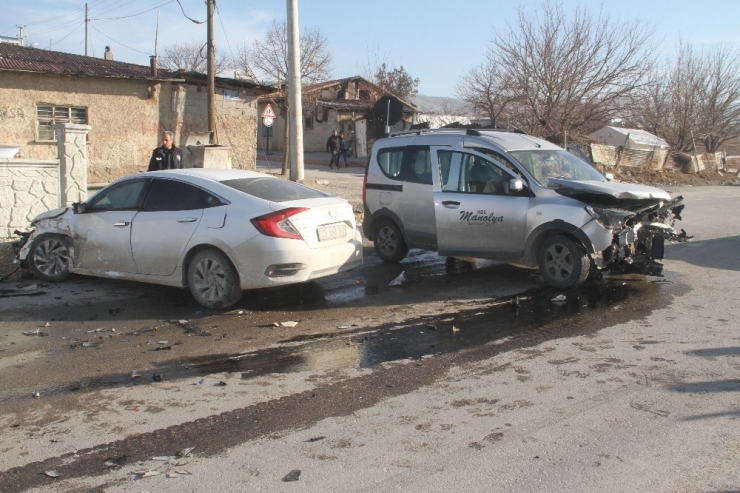 Elazığ’da Trafik Kazası: 3 Yaralı