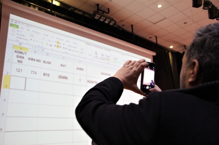 Elazığ’da 168 Depremzede Ev Sahibi Oldu