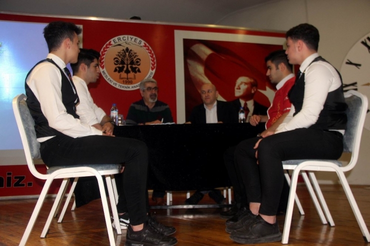 Erciyes Mesleki Ve Teknik Anadolu Lisesi’nde Bursiyer Öğrenci Mülakatı Yapıldı