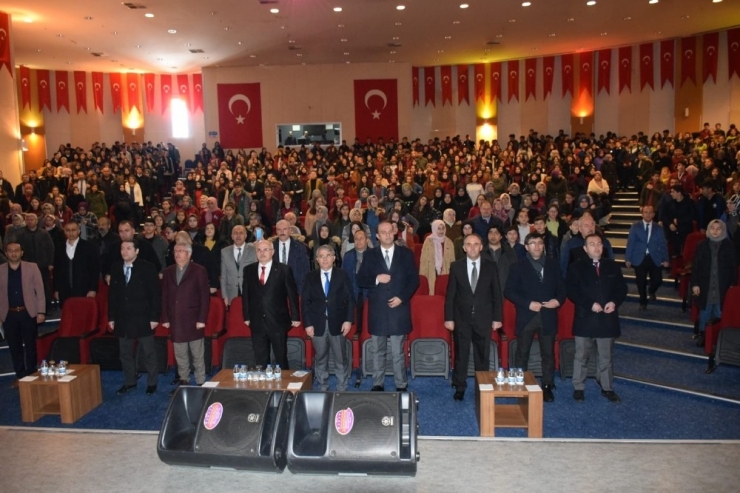 “Kan Ve Gözyaşı Coğrafyasının Umudu, Ümmetin Son Kalesi Türkiye” Sempozyumu Yapıldı