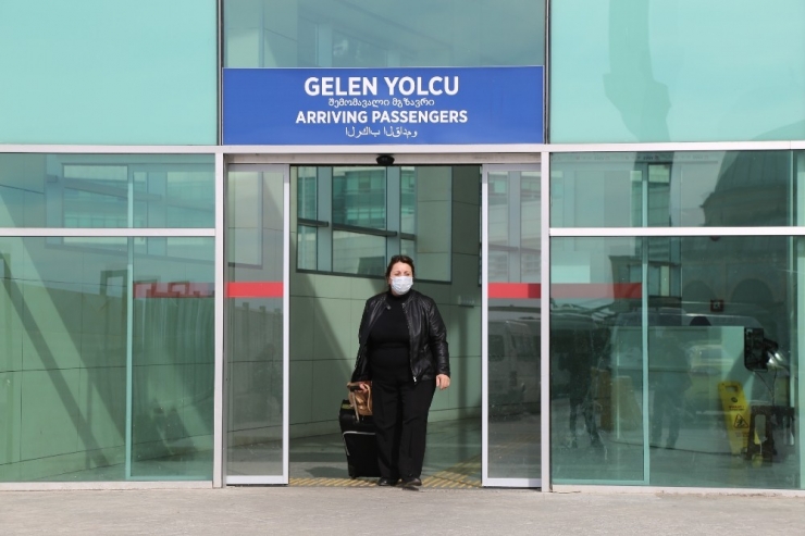 Sarp Sınır Kapısı’nda Korona Virüsü Nedeniyle Tedbirler Arttırıldı