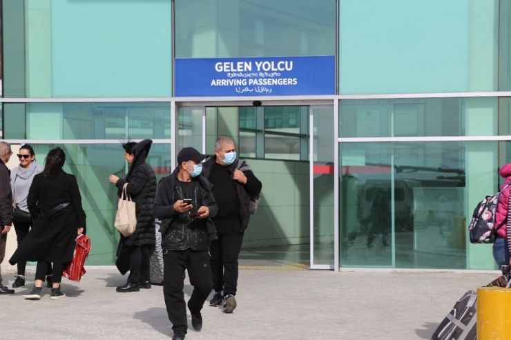 Sarp Sınır Kapısı’nda Korona Virüsü Nedeniyle Tedbirler Arttırıldı