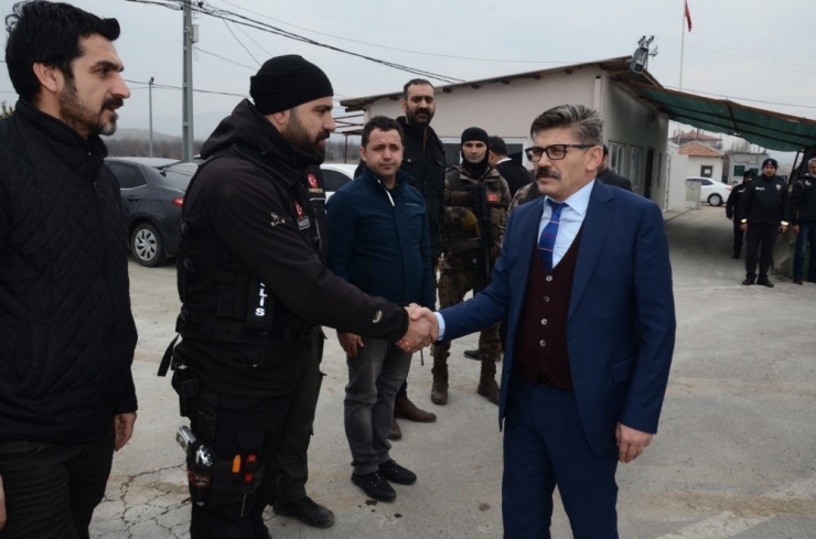 Polis Bu Kez Ceza Kesmedi Mangal İkram Etti