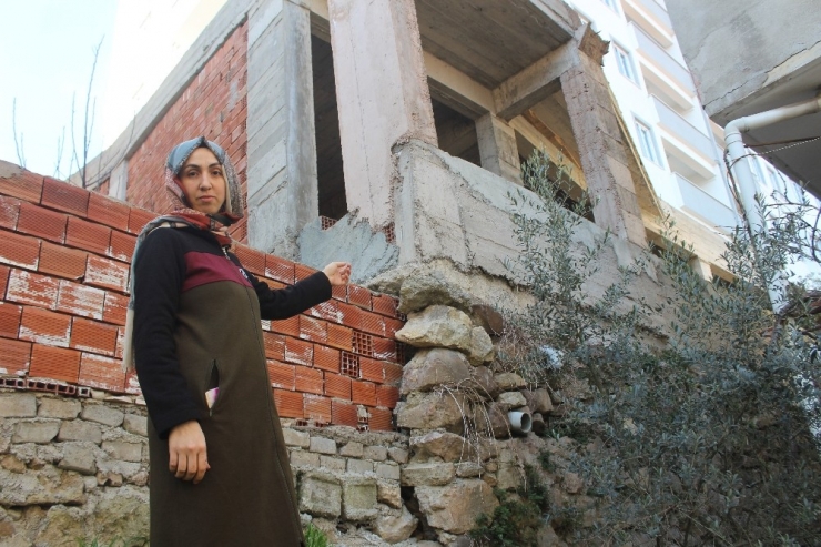 40 Yıllık İstinat Duvarının Üzerine İnşa Edilen Bina Vatandaşları Korkutuyor