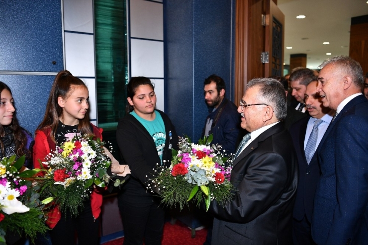 Amatör Kulüplere Malzeme Yardımı Yapıldı