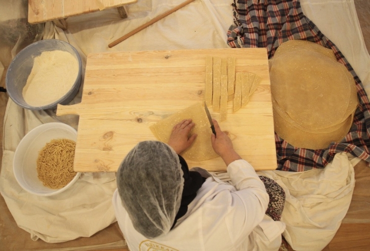 Köylülerin Yeni Gelir Kapısı Oldu: Çiftçiler Üretiyor, Valilik Satıyor