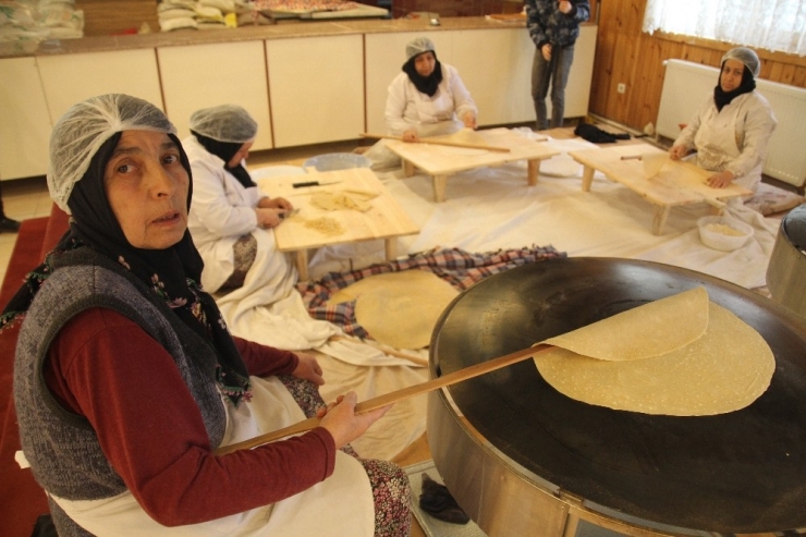 Köylülerin Yeni Gelir Kapısı Oldu: Çiftçiler Üretiyor, Valilik Satıyor