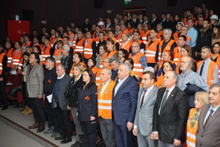 Küçükçekmece’de Mahalle Afet Gönüllüleri Sertifikalarını Aldı